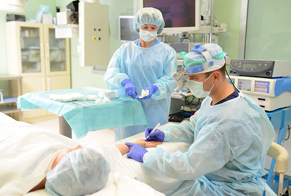 Первые операции по микрохирургии кисти руки состоялись в новой БСМП