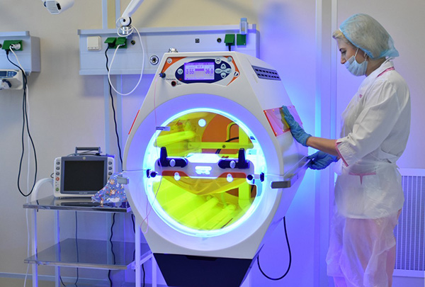 Фототерапия вместо переливания крови в Перинатальном центре Рязани