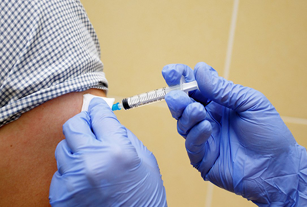 Что известно об эффективности и безопасности российской вакцины от коронавируса
